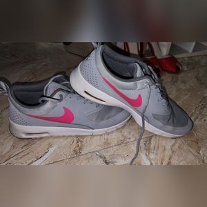 Nike Thea